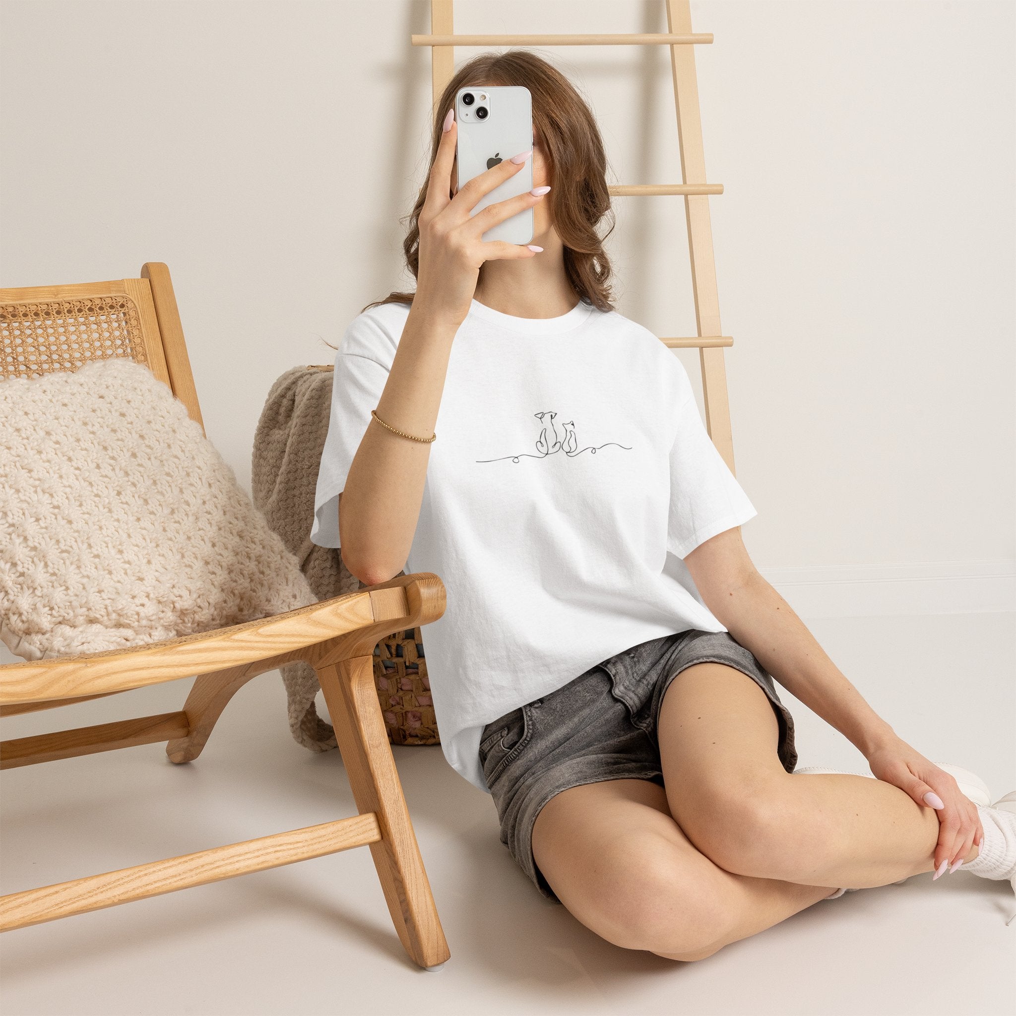 Minimalist Cat Line Art Tee - Cute Sitting Kittens Graphic T-Shirt